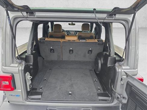 Used 2022 Jeep Wrangler Unlimited Rubicon 4xe w/ Cold Weather Group image 12