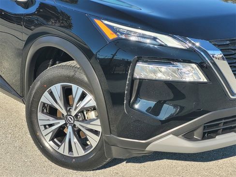 Used 2023 Nissan Rogue SV image 9