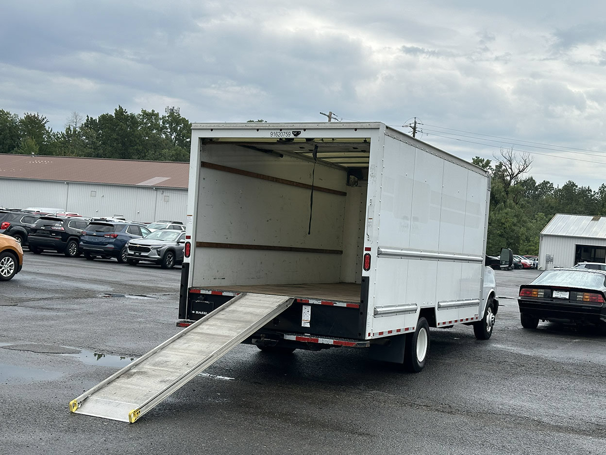Used 2021 GMC Savana 3500 Extended w/ Power Convenience Package RWD image 21