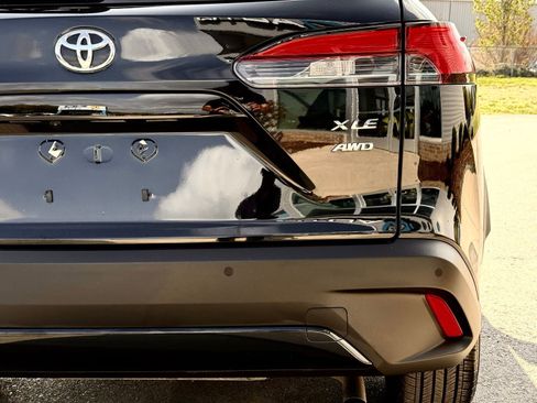 Used 2024 Toyota Corolla Cross XLE w/ Convenience Package image 13