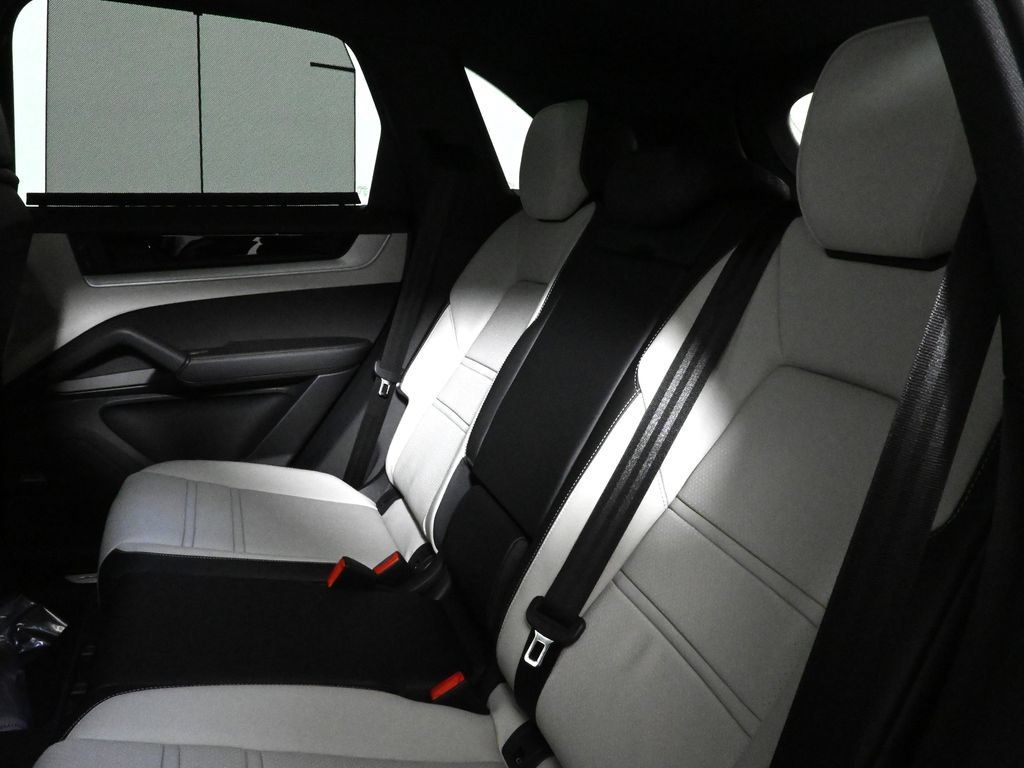 Used 2026 Porsche Cayenne S AWD/4WD image 37