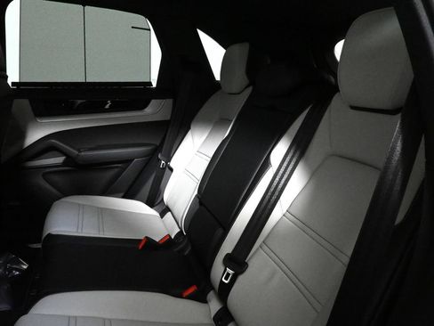 Used 2026 Porsche Cayenne S AWD/4WD image 37
