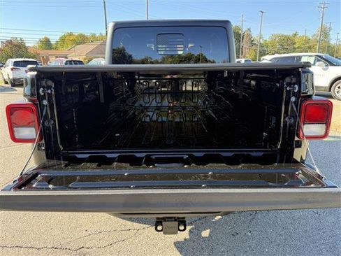 Used 2024 Jeep Gladiator Sport image 25