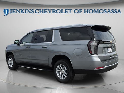 New 2026 Chevrolet Suburban LT w/ Comfort Package AWD/4WD image 8
