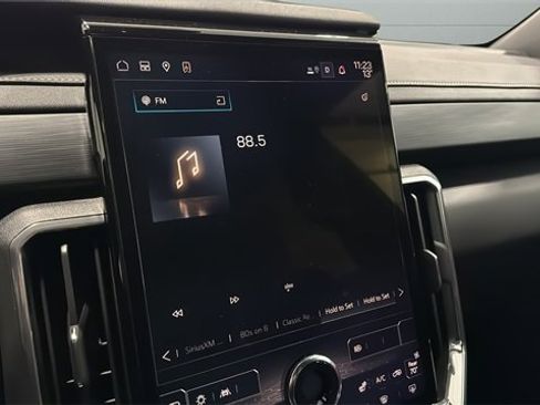 Used 2025 GMC Acadia Elevation image 16