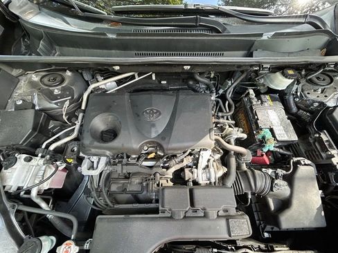 Used 2021 Toyota RAV4 LE FWD image 12