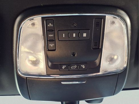 Used 2020 Jeep Grand Cherokee Altitude image 22