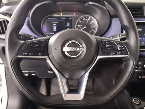 Used 2024 Nissan Versa SV w/ Trunk Package FWD image 3
