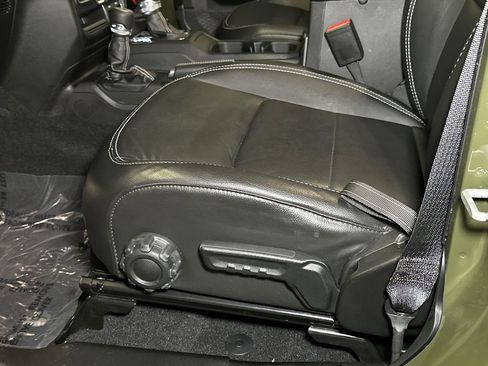 Used 2023 Jeep Wrangler Unlimited Sahara w/ Cold Weather Group AWD/4WD image 19