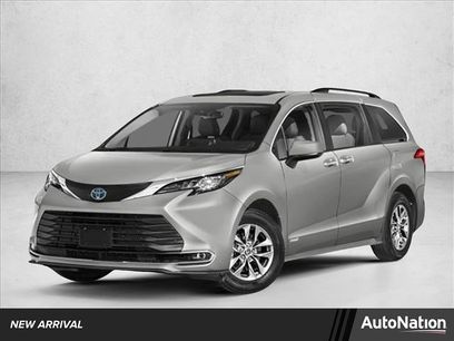 Certified 2022 Toyota Sienna XLE
