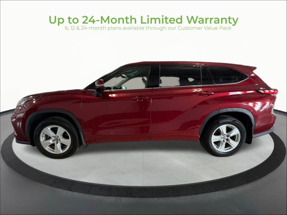 Used 2022 Toyota Highlander LE AWD/4WD image 4