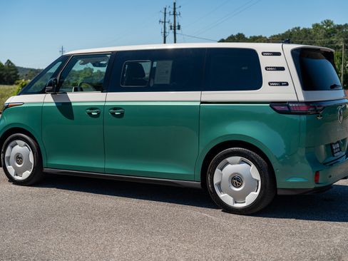 Used 2025 Volkswagen ID. Buzz 1st Edition w/ Cupholders Package RWD image 7