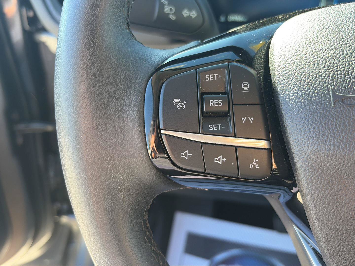 Used 2023 Ford Escape Platinum AWD/4WD image 17