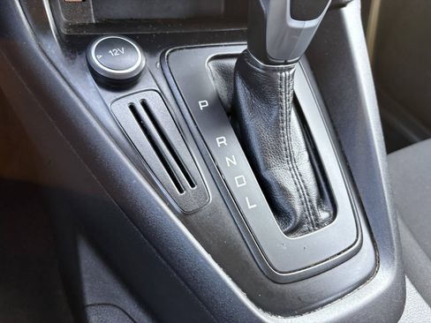 Used 2015 Ford Focus SE FWD image 25