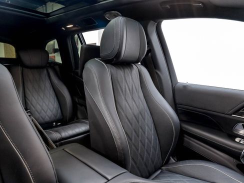 Used 2024 Mercedes-Benz Maybach GLS 600 4MATIC image 23