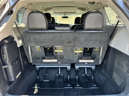 Used 2017 Toyota Sienna SE w/ SE Preferred Package FWD image 24