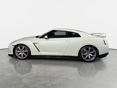 Used 2009 Nissan GT-R Premium AWD/4WD image 6