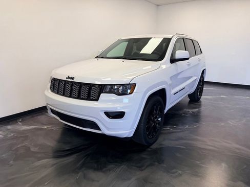 Used 2021 Jeep Grand Cherokee Laredo X AWD/4WD image 19