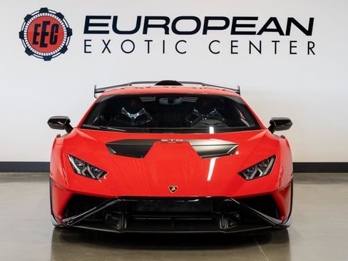 Used 2023 Lamborghini Huracan STO image 29