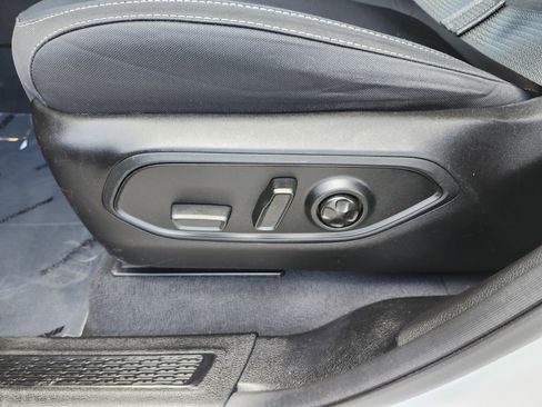 Used 2023 Jeep Grand Cherokee Laredo image 26