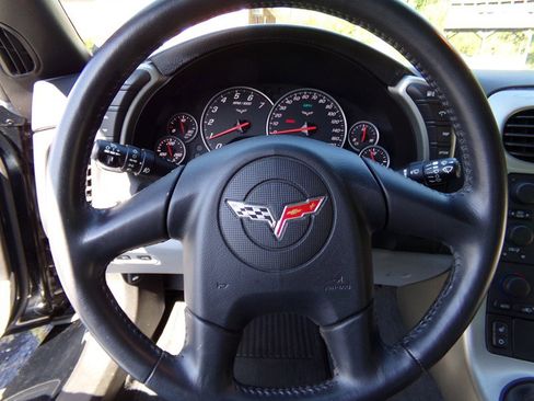 Used 2005 Chevrolet Corvette Coupe w/ Preferred Equipment Group RWD image 31