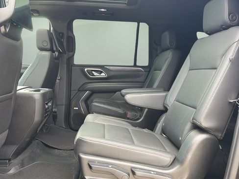 Used 2021 Chevrolet Suburban LT w/ LT Signature Package AWD/4WD image 18