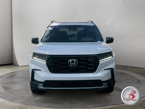 Used 2025 Honda Pilot TrailSport image 2