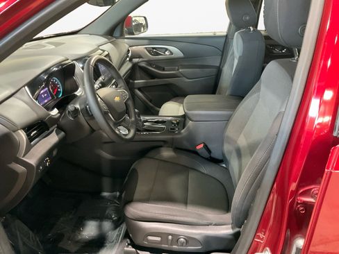 Used 2023 Chevrolet Traverse LT image 9