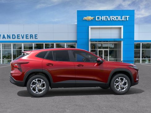 New 2026 Chevrolet Trax LS w/ LS Convenience Package FWD image 5
