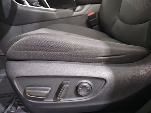 Used 2025 Toyota RAV4 XLE AWD/4WD image 31