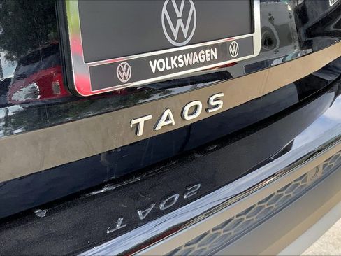 Used 2025 Volkswagen Taos SE FWD image 8