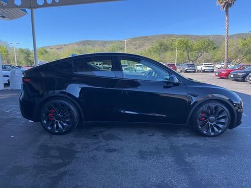 Used 2023 Tesla Model Y Performance image 3