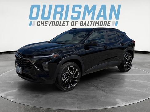 Certified 2025 Chevrolet Trax RS w/ Sunroof Package FWD image 2