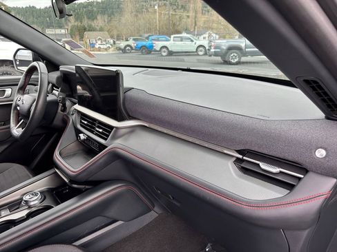 Used 2025 Ford Explorer ST-Line w/ ST-Line Street Pack image 27