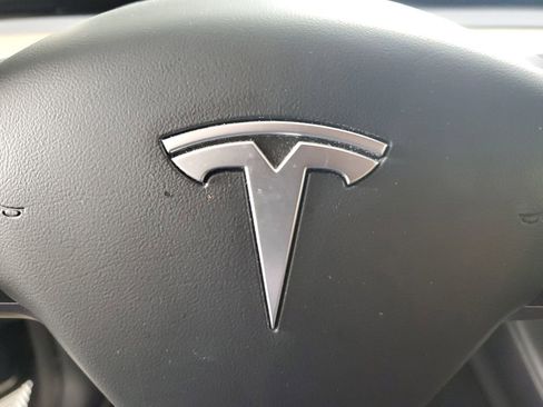 Used 2021 Tesla Model Y Long Range image 23