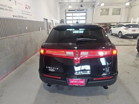 Used 2017 Lincoln MKT AWD w/ Technology Package image 4