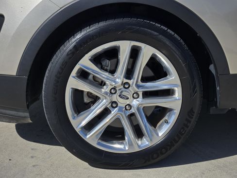 Used 2017 Ford Explorer XLT w/ Equipment Group 202A FWD image 13