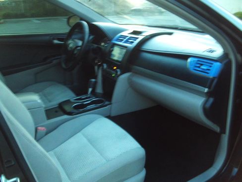 Used 2012 Toyota Camry LE image 29