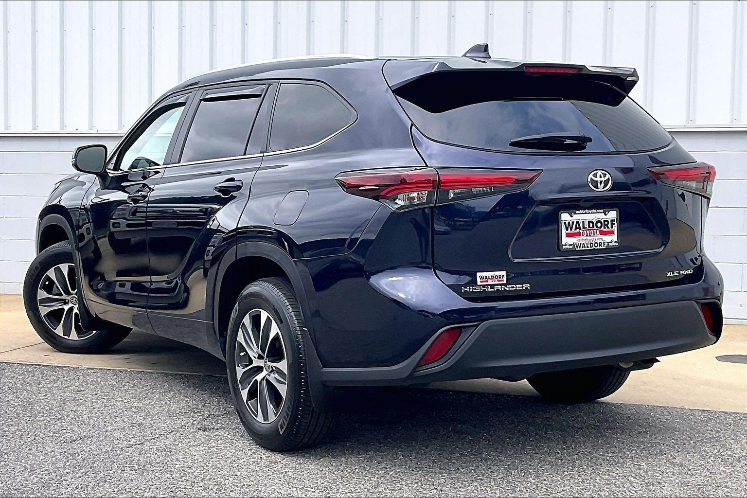 Used 2024 Toyota Highlander XLE AWD/4WD image 15