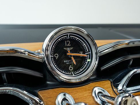 Used 2021 Bentley Bentayga w/ First Edition Specification AWD/4WD image 84