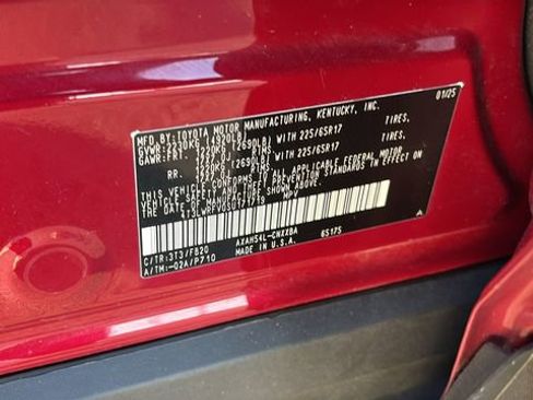 Used 2025 Toyota RAV4 LE AWD/4WD image 36