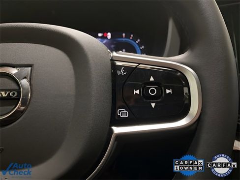 Used 2025 Volvo XC60 B5 Plus image 31