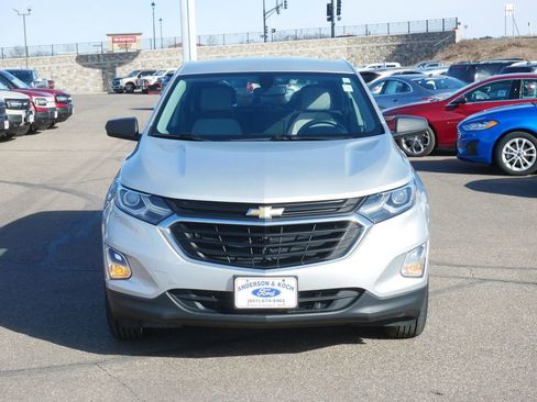 Used 2019 Chevrolet Equinox LS image 2