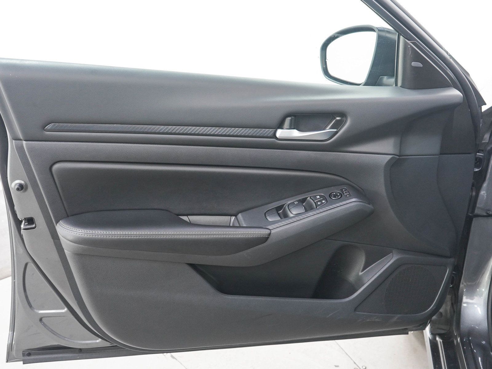 Used 2025 Nissan Altima 2.5 SV AWD/4WD image 18