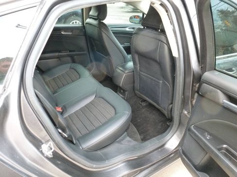 Used 2018 Ford Fusion SE w/ Equipment Group 201A AWD/4WD image 12