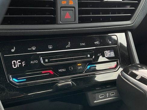 Used 2025 Volkswagen Jetta Sport image 31