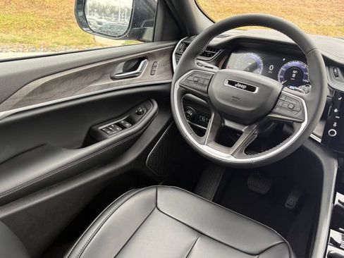 New 2026 Jeep Grand Cherokee Limited w/ Limited Altitude Package AWD/4WD image 35