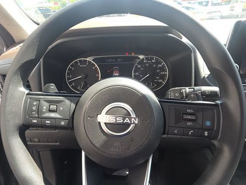 Used 2023 Nissan Rogue SV AWD/4WD image 16