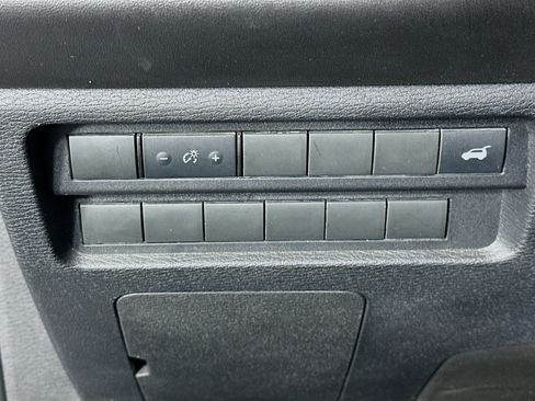 Used 2024 Mitsubishi Outlander SE image 16