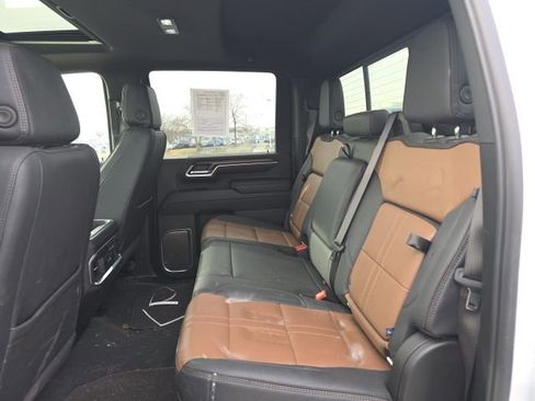 Used 2025 Chevrolet Silverado 2500 High Country w/ High Country Premium Package image 12